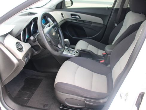 Used 2014 Chevrolet Cruze LS image 11