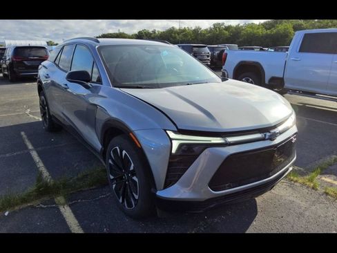 Used 2025 Chevrolet Blazer EV RS AWD/4WD image 2
