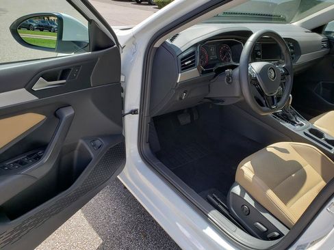 Used 2021 Volkswagen Jetta SE w/ SE Cold Weather Package FWD image 8
