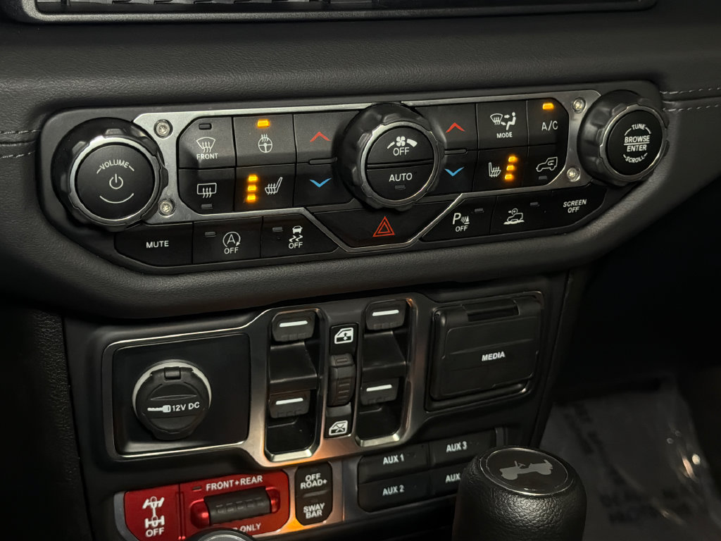 Used 2024 Jeep Wrangler Unlimited Rubicon w/ Technology Group AWD/4WD image 27