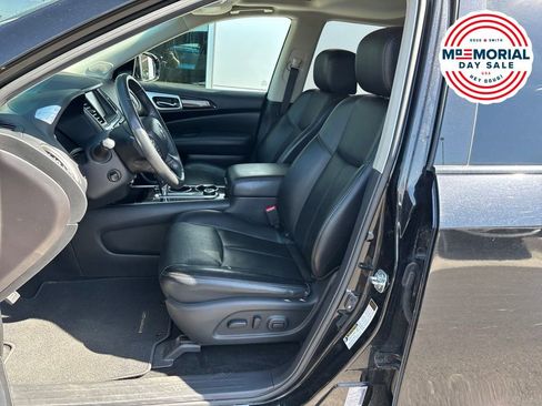 Used 2016 Nissan Pathfinder Platinum w/ Family Entertainment Package AWD/4WD image 12