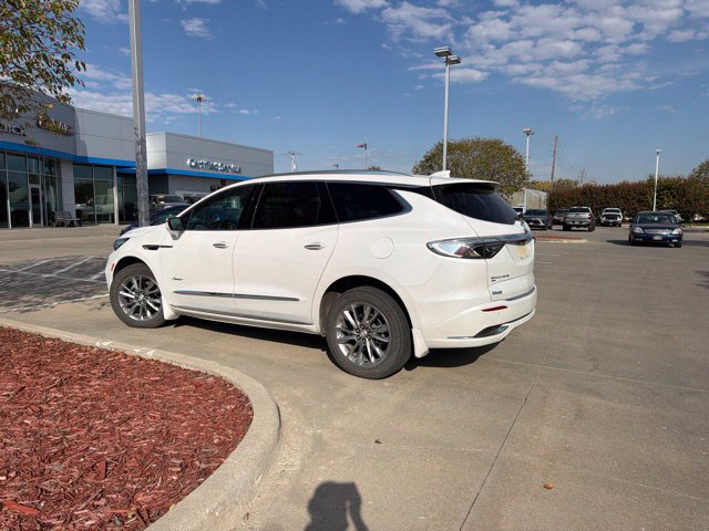 Used 2023 Buick Enclave Avenir w/ Avenir Technology Package AWD/4WD image 6