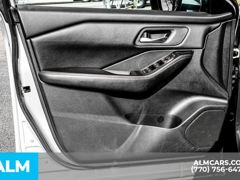 Used 2024 Nissan Rogue SV image 54