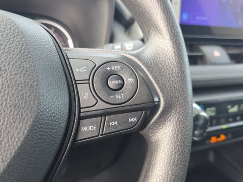 Used 2025 Toyota RAV4 XLE FWD image 21