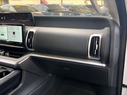 Used 2025 Ford Expedition Platinum AWD/4WD image 19