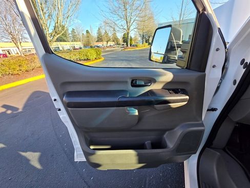 Used 2018 Nissan NV 3500 SL w/ Navigation Package image 31