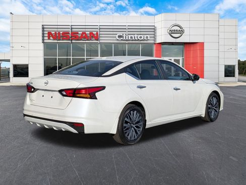 New 2025 Nissan Altima 2.5 SV image 3