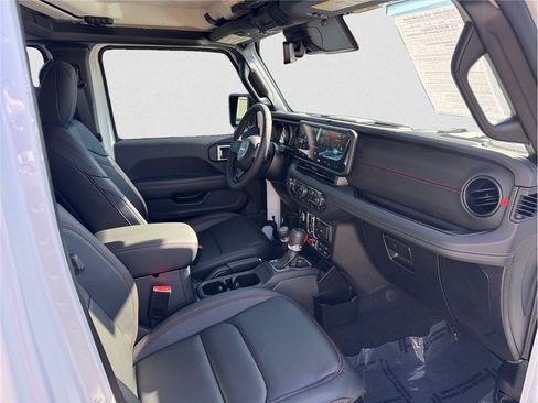 Used 2025 Jeep Gladiator Rubicon w/ Convenience Group AWD/4WD image 12