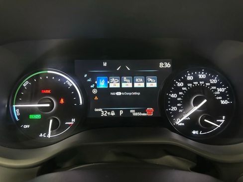 Used 2025 Toyota Sienna LE image 23