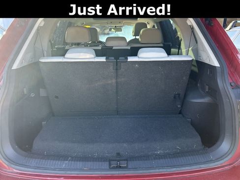 Used 2019 Volkswagen Tiguan SE w/ Panoramic Sunroof Package image 9