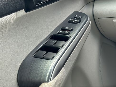 Used 2012 Toyota Camry XLE FWD image 19