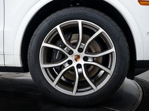 Certified 2026 Porsche Cayenne AWD/4WD image 11