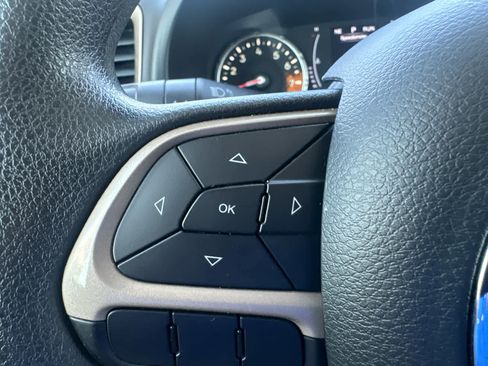 Used 2017 Jeep Renegade Sport w/ Power & Air Group image 19