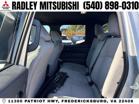 Used 2025 Toyota Tacoma SR5 AWD/4WD image 12