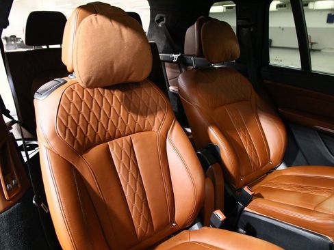 Used 2022 BMW X7 M50i w/ Executive Package image 27