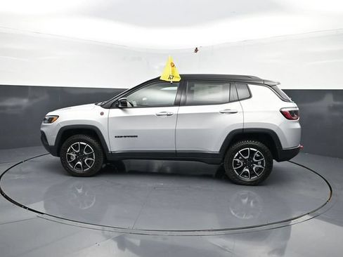 New 2026 Jeep Compass Trailhawk w/ Sun, Sound & Navigation Group AWD/4WD image 5
