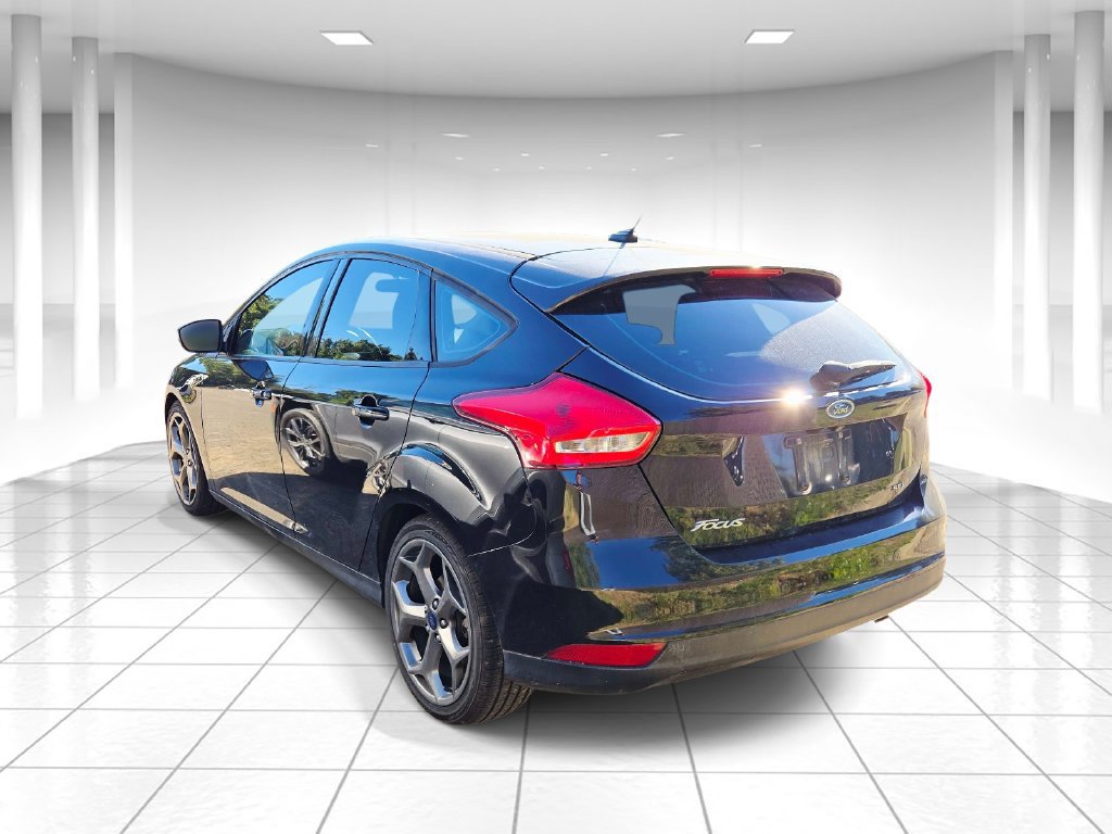 Used 2018 Ford Focus SEL w/ Cold Weather Package FWD image 5