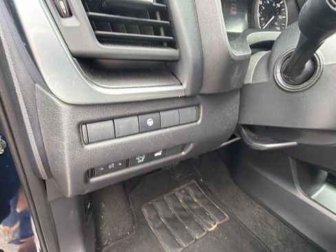 Used 2024 Nissan Rogue SV AWD/4WD image 25