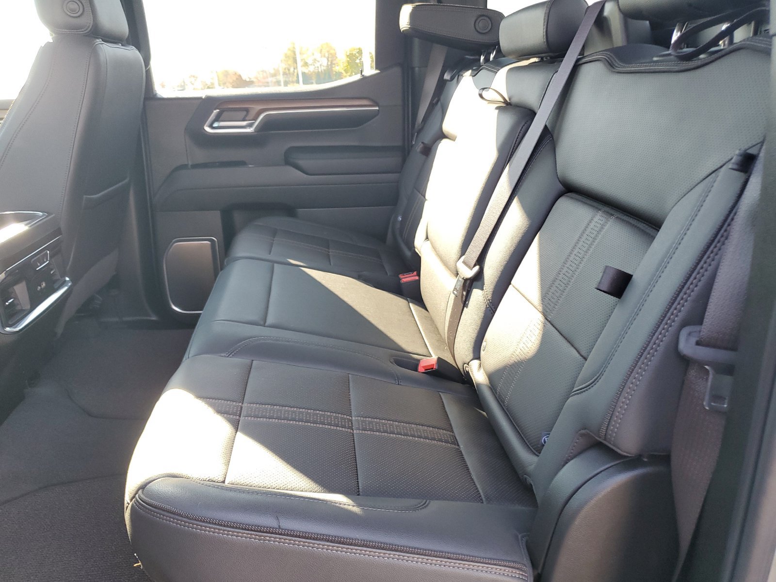 Used 2024 Chevrolet Silverado 1500 High Country AWD/4WD image 13