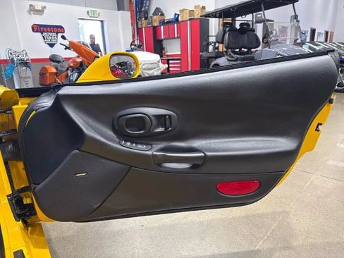 Used 2004 Chevrolet Corvette Convertible w/ Preferred Equipment Group RWD image 16