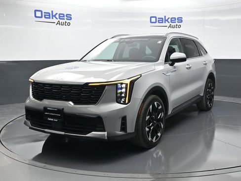 Certified 2024 Kia Sorento EX w/ Panoramic Sunroof Package image 4