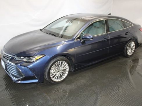 Used 2019 Toyota Avalon Limited w/ All Weather Liner Package FWD image 2