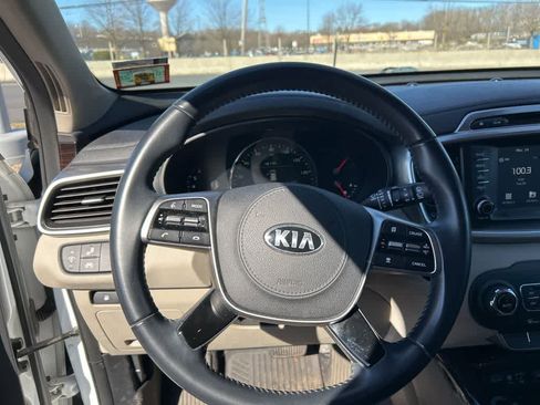 Used 2019 Kia Sorento EX image 16