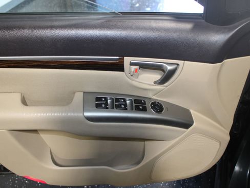 Used 2010 Hyundai Santa Fe GLS image 7