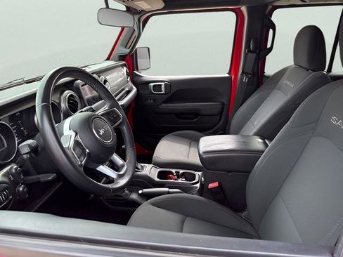 Used 2019 Jeep Wrangler Unlimited Sahara AWD/4WD image 28