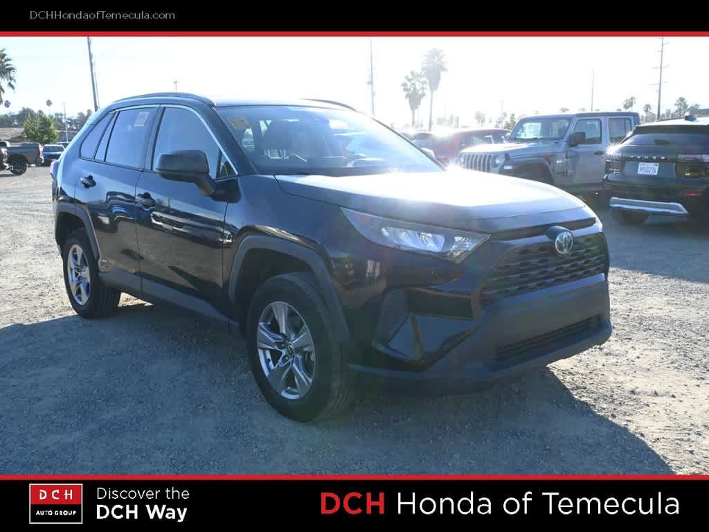 Used 2022 Toyota RAV4 LE AWD/4WD image 3