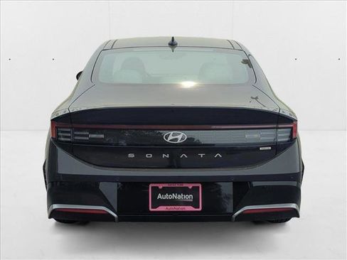 New 2025 Hyundai Sonata Limited image 8