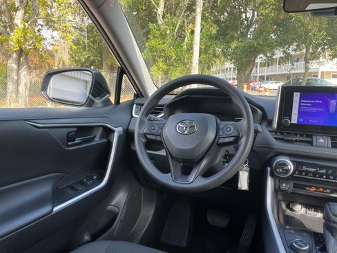 Used 2025 Toyota RAV4 LE image 33