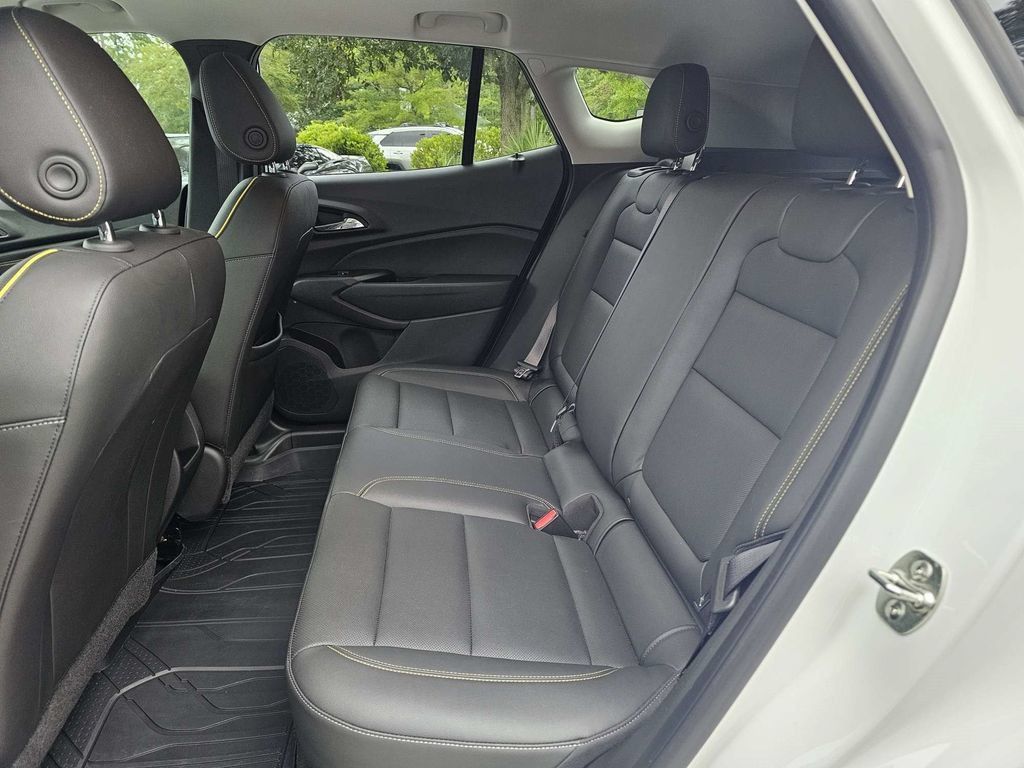 Used 2024 Chevrolet Trax ACTIV w/ Sunroof Package FWD image 14