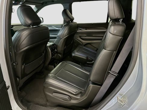 Used 2024 Jeep Grand Cherokee L Limited w/ Luxury Tech Group II image 30