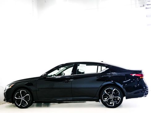 Used 2024 Nissan Altima 2.5 SR FWD image 5