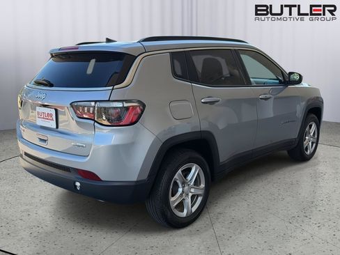 Used 2024 Jeep Compass Latitude AWD/4WD image 6