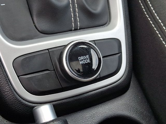 Certified 2025 Hyundai Venue SEL FWD image 30