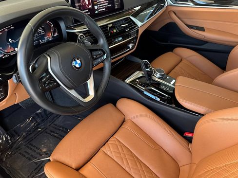 Used 2023 BMW 530i w/ Convenience Package RWD image 10