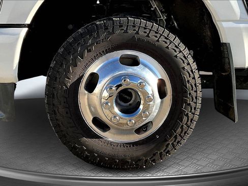 Used 2023 Ford F350 Platinum w/ FX4 Off-Road Package image 9