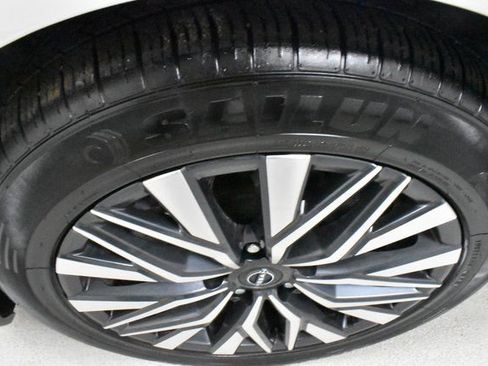 Used 2024 Nissan Altima 2.5 SV image 9