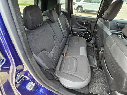 Used 2017 Jeep Renegade Altitude FWD image 30