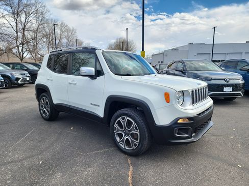 Used 2018 Jeep Renegade Limited w/ Safety & Security Group image 9