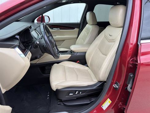 Used 2019 Cadillac XT5 Premium Luxury w/ Driver Assist Package AWD/4WD image 18
