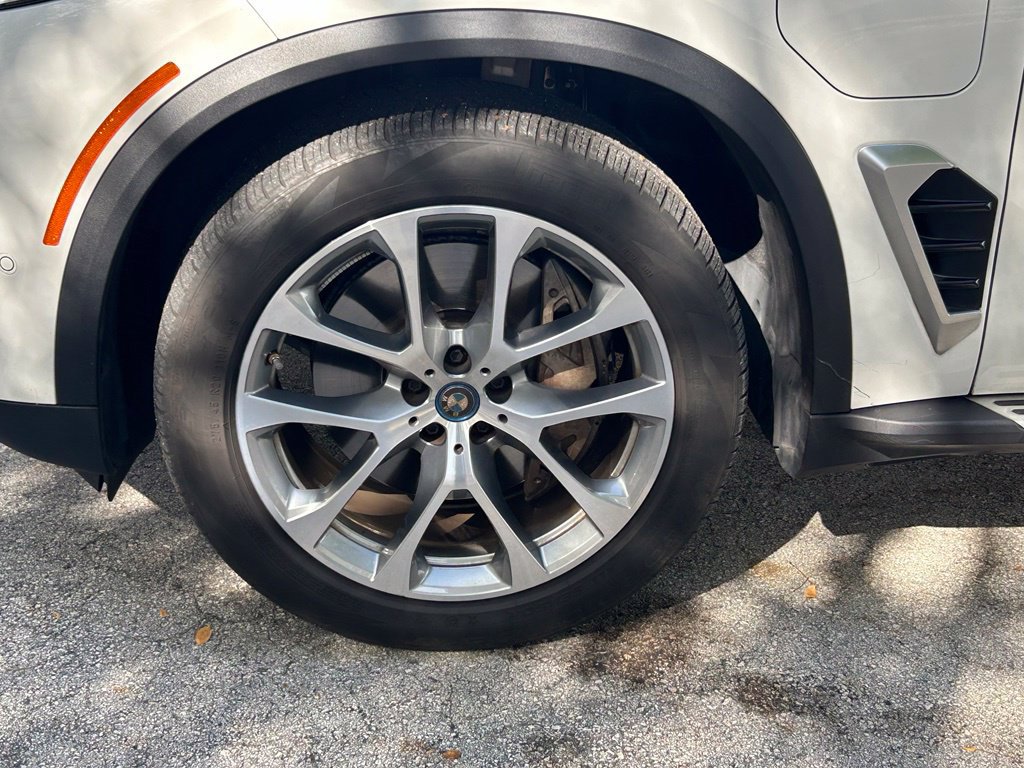 Used 2025 BMW X5 xDrive50e AWD/4WD image 26