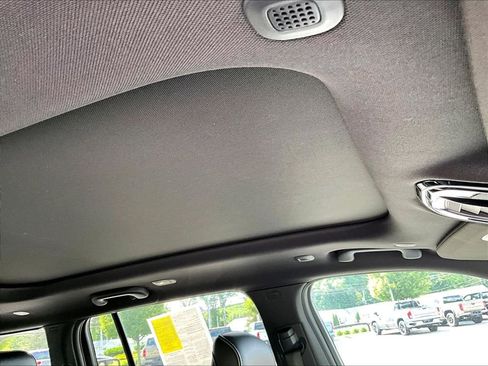 Used 2022 Jeep Grand Cherokee Overland AWD/4WD image 22