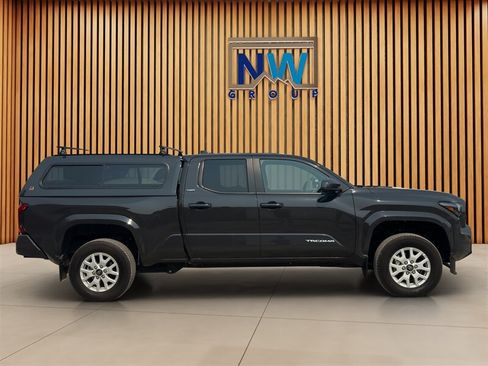 Used 2024 Toyota Tacoma SR5 AWD/4WD image 21