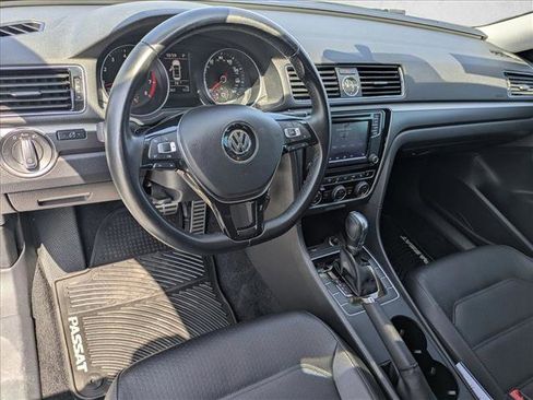 Used 2017 Volkswagen Passat 1.8T R-Line w/ R-Line Lighting Package FWD image 10