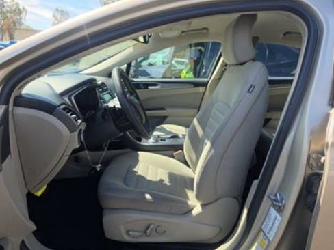 Used 2019 Ford Fusion SE FWD image 8