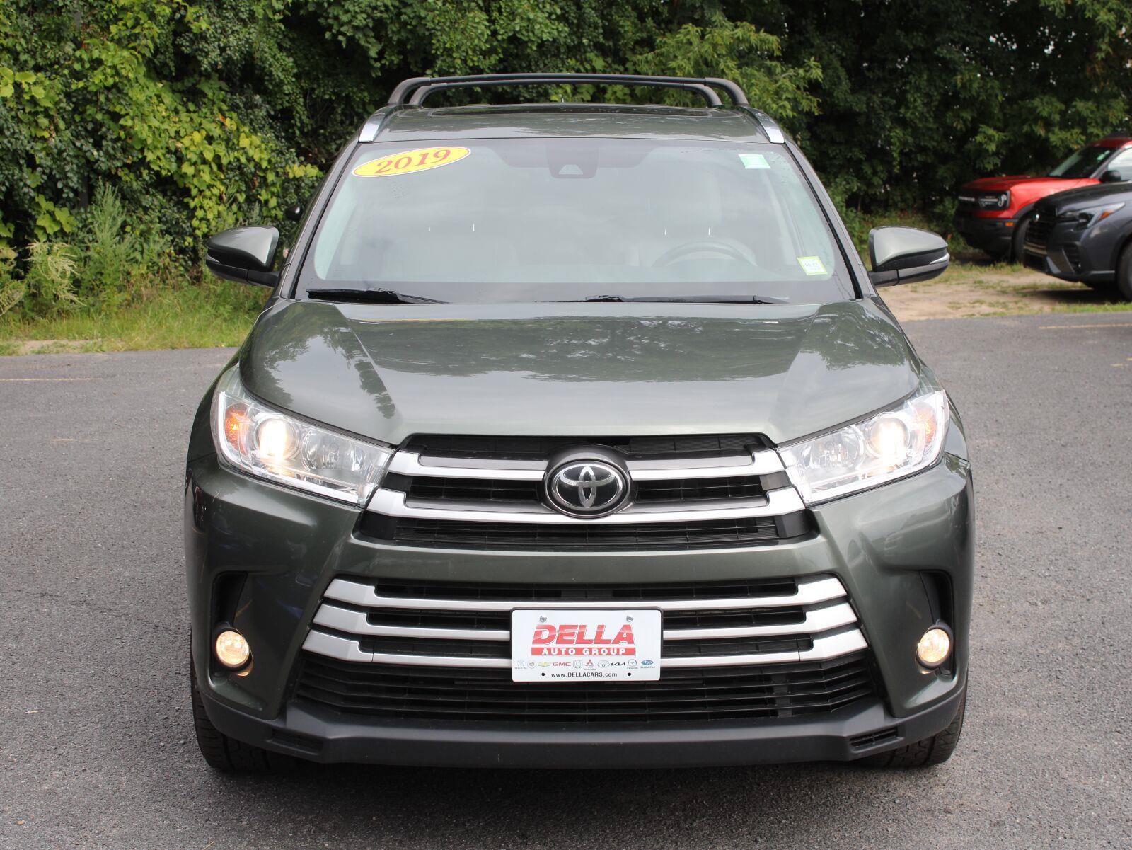 Used 2019 Toyota Highlander XLE AWD/4WD image 2