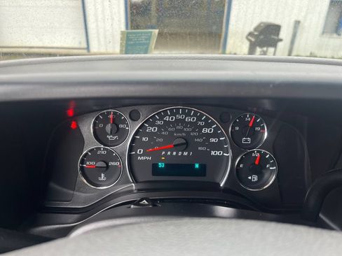 Used 2020 Chevrolet Express 2500 w/ Driver Convenience Package RWD image 21